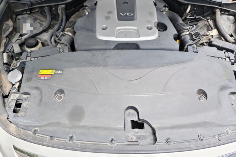 Used Infiniti M Series 2012 M25L Luxury Edition Engine Bay