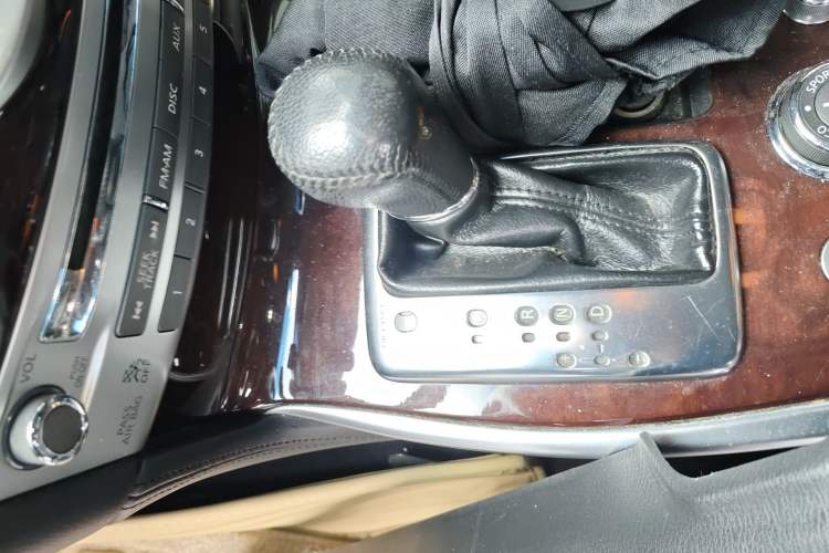 Used Infiniti M Series 2012 M25L Luxury Edition Gear Lever