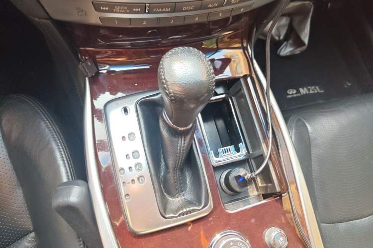 Used Infiniti M Series 2012 M25L Comfort Edition Gear Lever