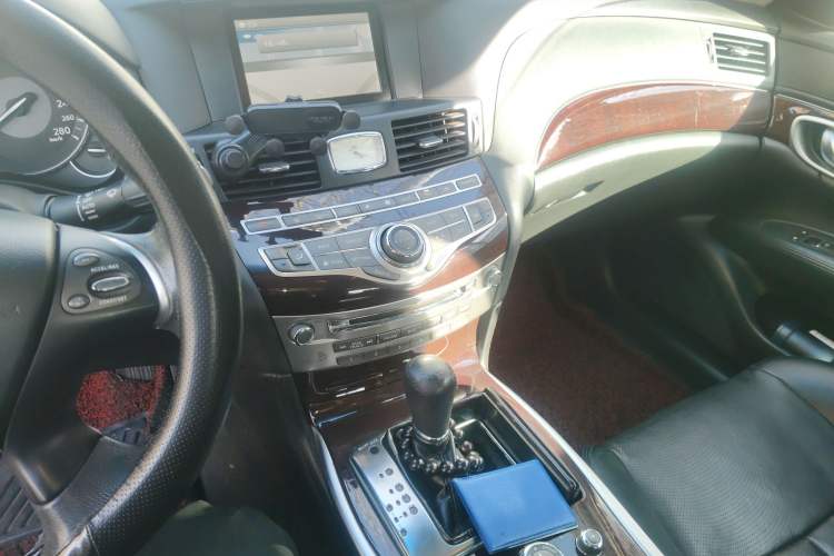 Used Infiniti M Series 2012 M25L Comfort Edition Audio And AC Panel