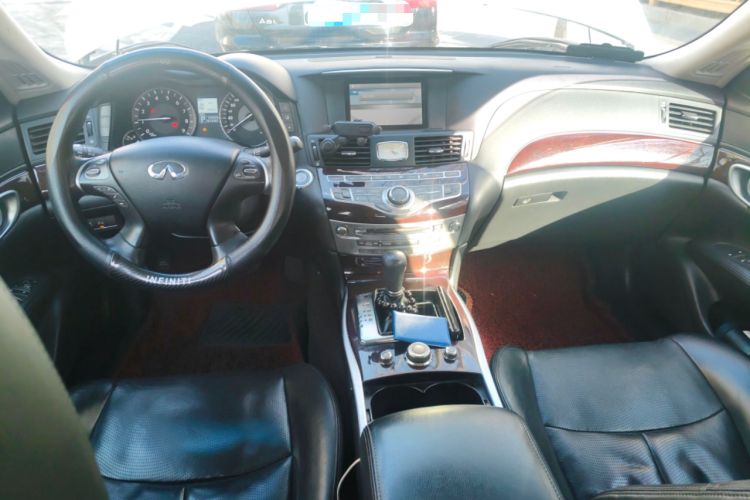Used Infiniti M Series 2012 M25L Comfort Edition Center Console