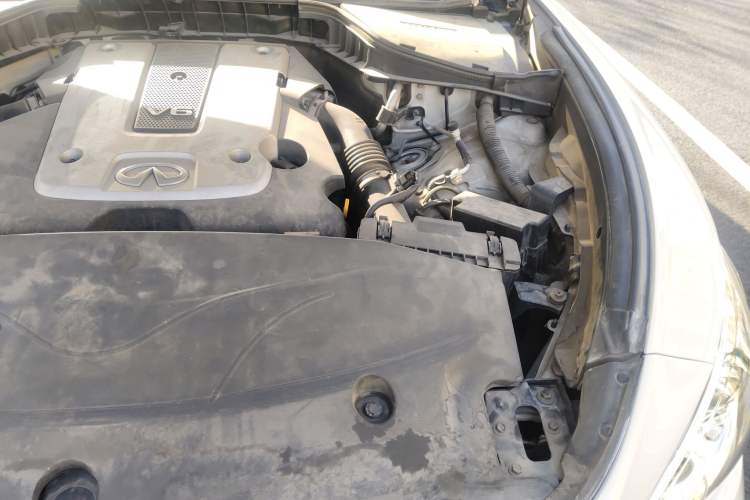 Used Infiniti M Series 2012 M25L Comfort Edition Engine Bay Left