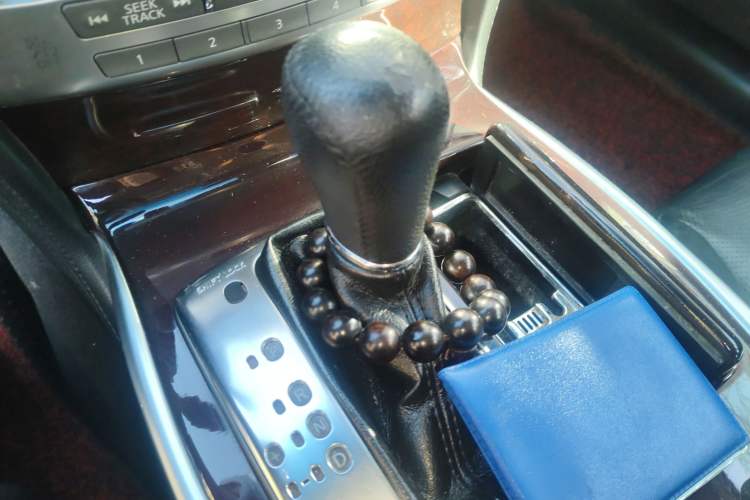 Used Infiniti M Series 2012 M25L Comfort Edition Gear Lever