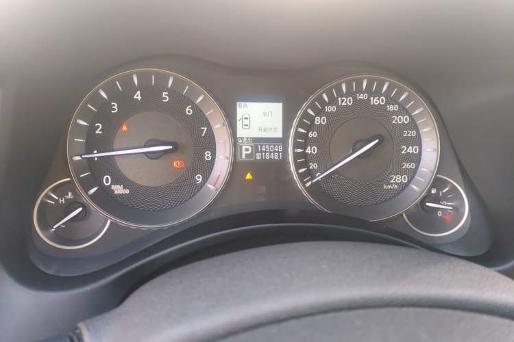 Used Infiniti M Series 2012 M25L Comfort Edition Odometer Close Up