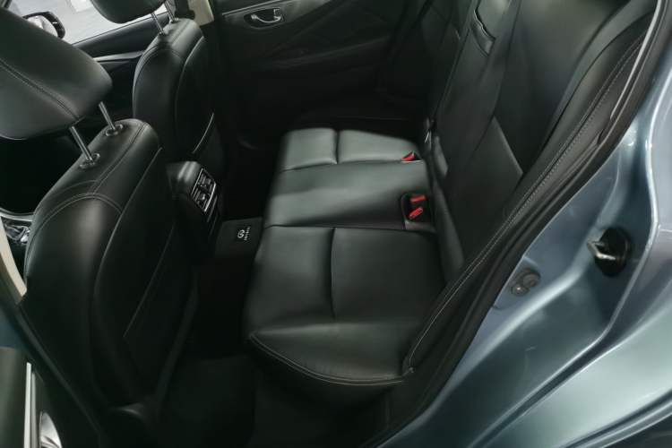Used Infiniti Q50 2014 3.7L Luxury Edition Interior 4