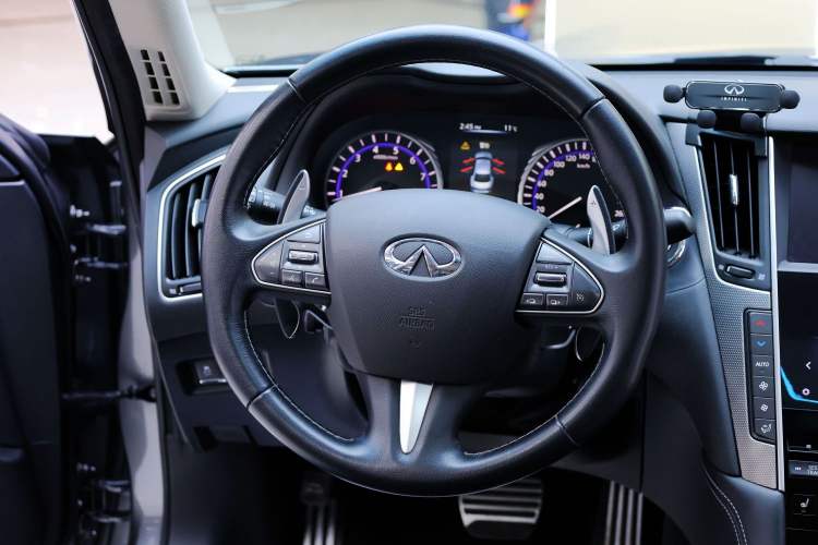 Used Infiniti Q50 2014 3.7L Luxury Sport Edition Interior 8