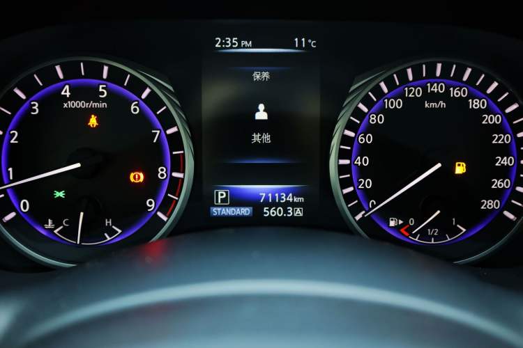 Used Infiniti Q50 2014 3.7L Luxury Sport Edition Odometer Close Up