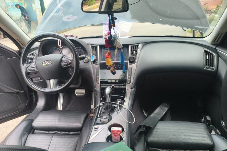 Used Infiniti Q50 2014 3.7L Luxury Sport Edition Center Console
