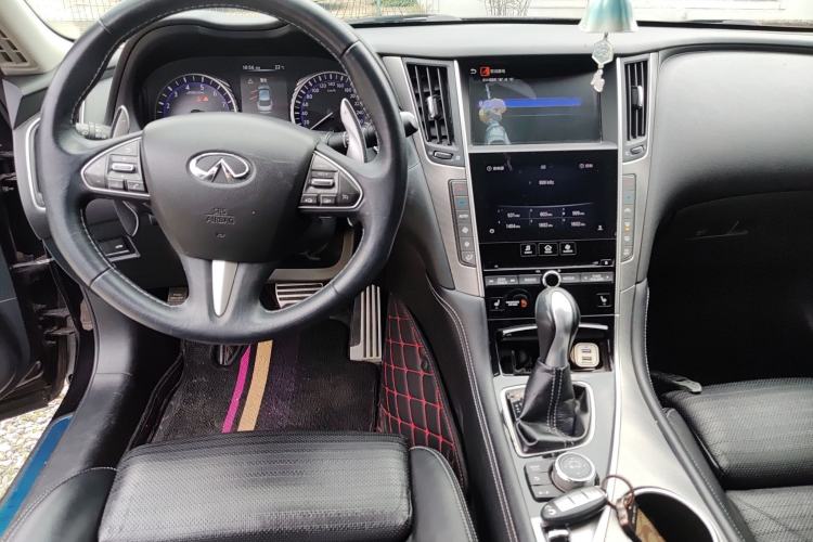Used Infiniti Q50 2014 3.7L Luxury Edition Center Console