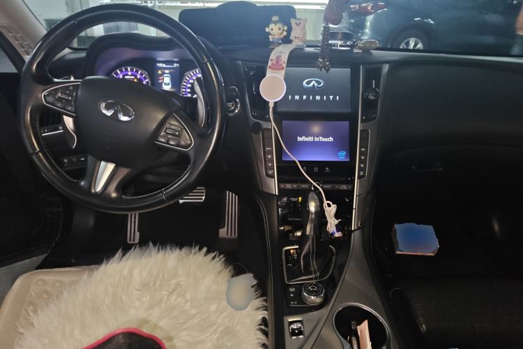 Used Infiniti Q50 2014 2.0T Luxury Sport Edition Center Console