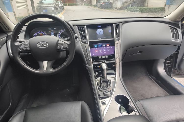 Used Infiniti Q50 2014 3.7L Comfort Edition Center Console