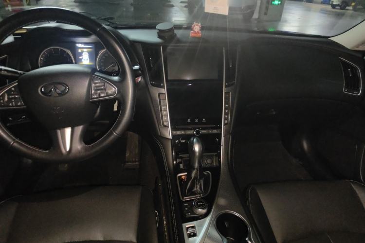 Used Infiniti Q50 2014 3.7L Comfort Edition Center Console