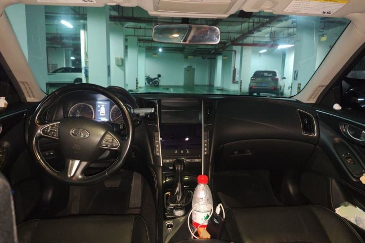 Used Infiniti Q50 2014 2.0T Comfort Edition Center Console