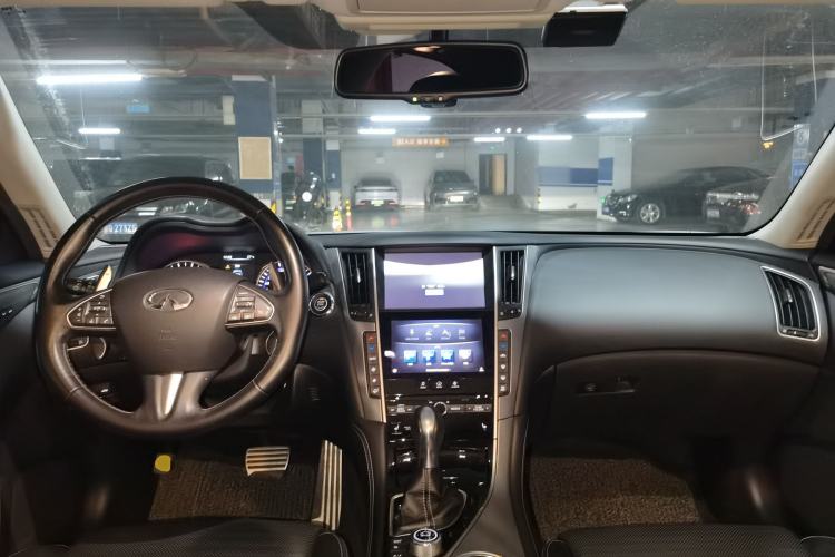 Used Infiniti Q50 2014 3.7L Luxury Sport Edition Center Console