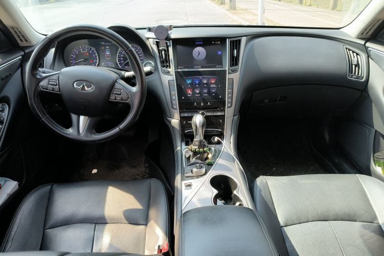 Used Infiniti Q50 2014 3.7L Comfort Edition Center Console