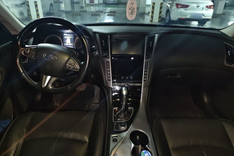 Used Infiniti Q50 2014 3.7L Comfort Edition Center Console