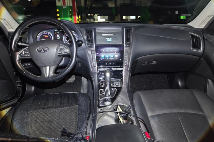 Used Infiniti Q50 2014 2.0T Luxury Edition Center Console