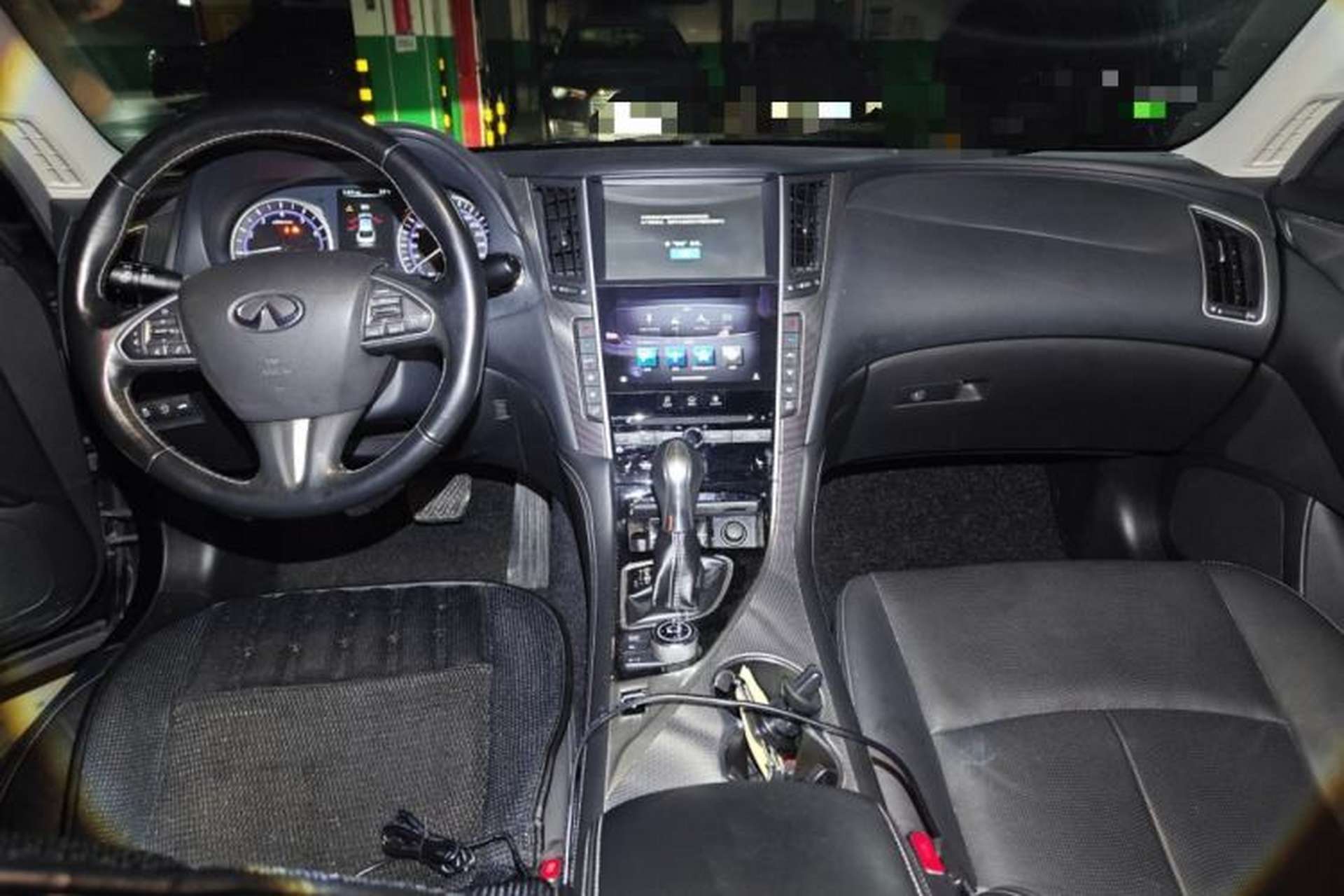 Used Infiniti Q50 2014 2.0T Luxury Edition Center Console