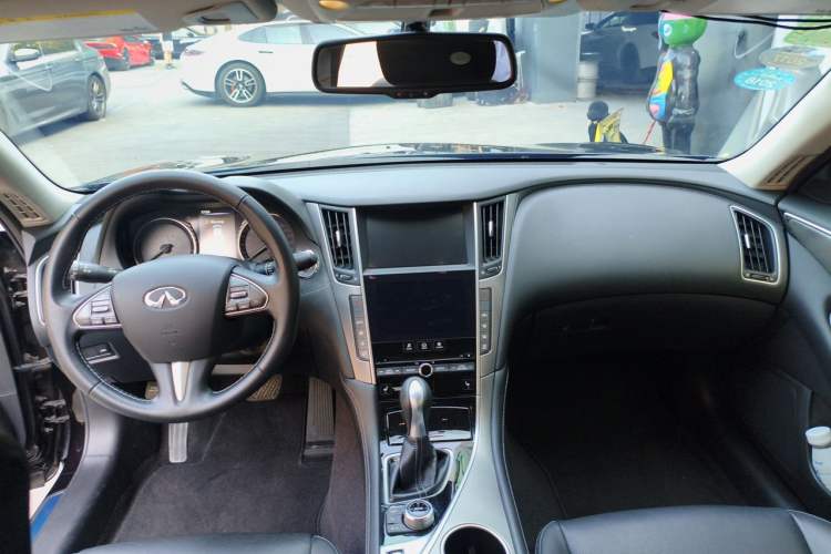 Used Infiniti Q50 2014 3.7L Comfort Edition Center Console