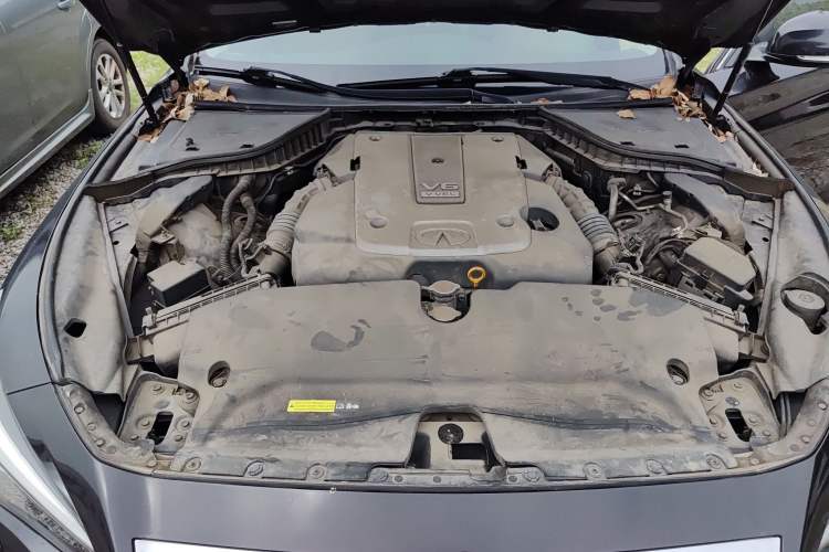 Used Infiniti Q50 2014 3.7L Luxury Edition Engine Bay