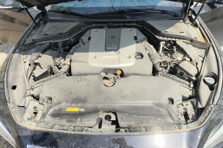 Used Infiniti Q50 2014 3.7L Comfort Edition Engine Bay