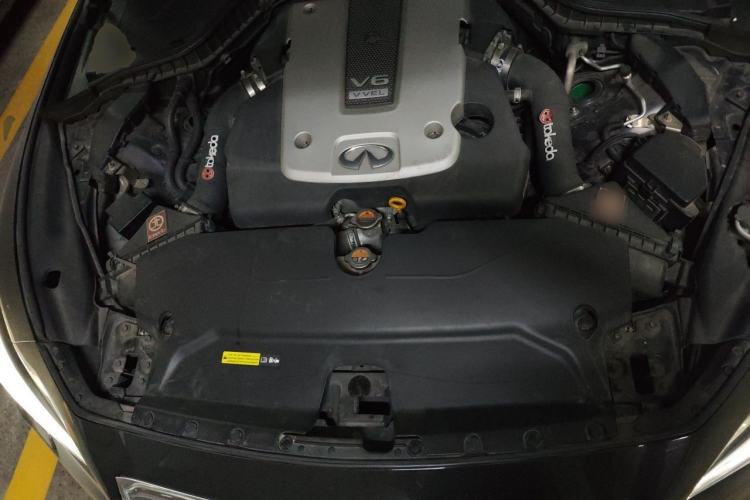 Used Infiniti Q50 2014 3.7L Comfort Edition Engine Bay