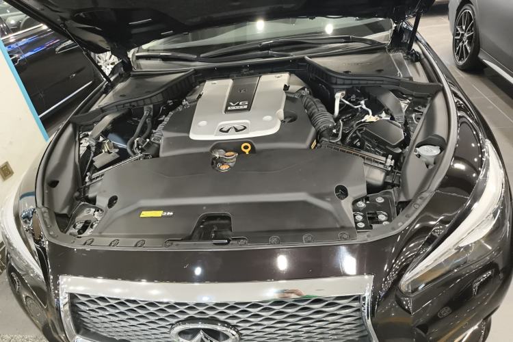 Used Infiniti Q50 2014 3.7L Comfort Edition Engine Bay