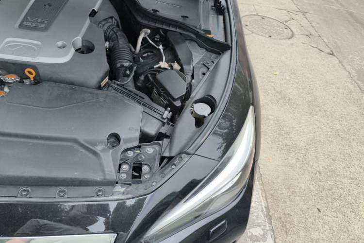Used Infiniti Q50 2014 3.7L Luxury Sport Edition Engine Bay Left