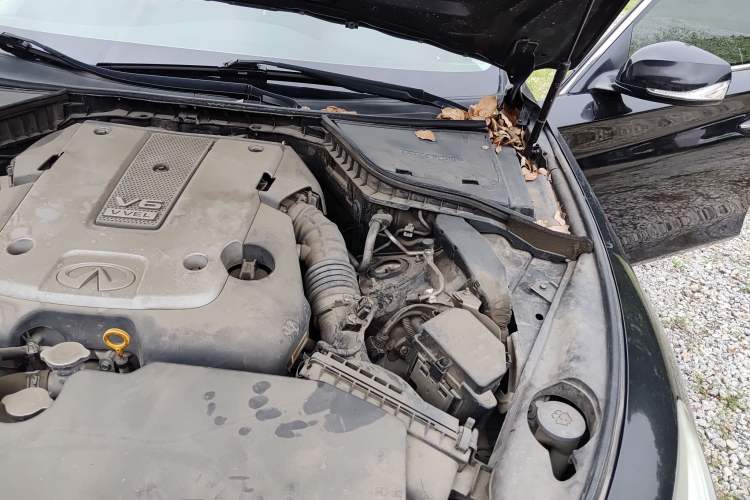 Used Infiniti Q50 2014 3.7L Luxury Edition Engine Bay Left