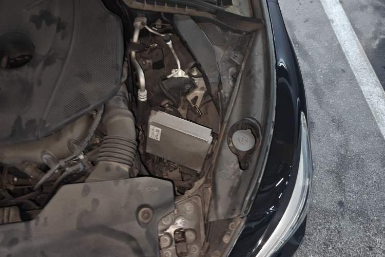 Used Infiniti Q50 2014 2.0T Luxury Sport Edition Engine Bay Left