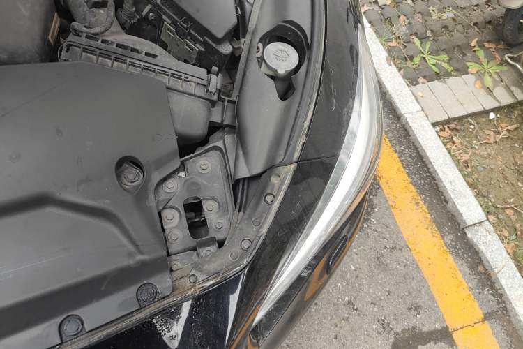 Used Infiniti Q50 2014 3.7L Comfort Edition Engine Bay Left