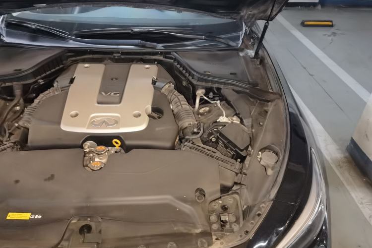 Used Infiniti Q50 2014 3.7L Luxury Sport Edition Engine Bay Left
