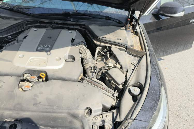 Used Infiniti Q50 2014 3.7L Comfort Edition Engine Bay Left