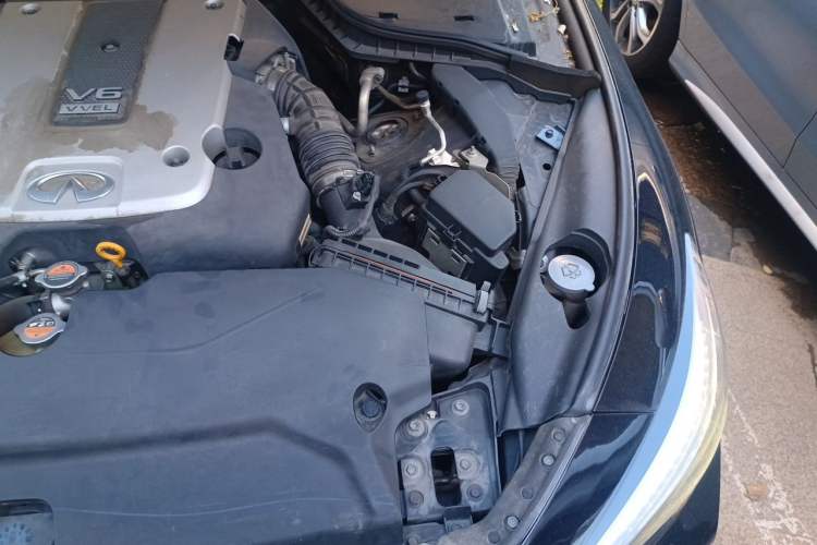 Used Infiniti Q50 2014 3.7L Luxury Sport Edition Engine Bay Left