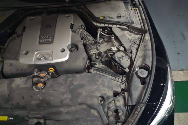 Used Infiniti Q50 2014 3.7L Comfort Edition Engine Bay Left