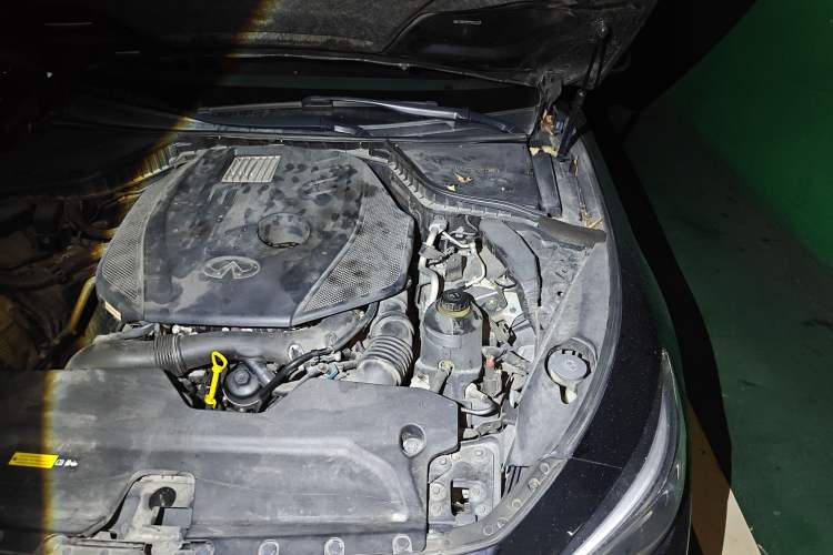 Used Infiniti Q50 2014 2.0T Luxury Edition Engine Bay Left