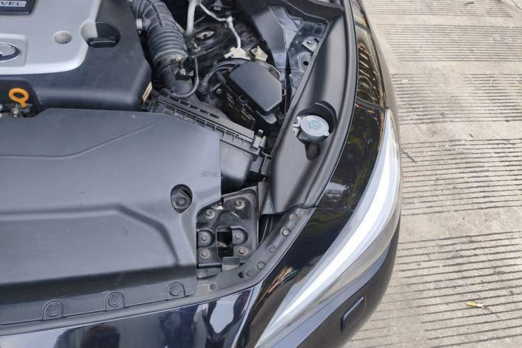Used Infiniti Q50 2014 3.7L Comfort Edition Engine Bay Left