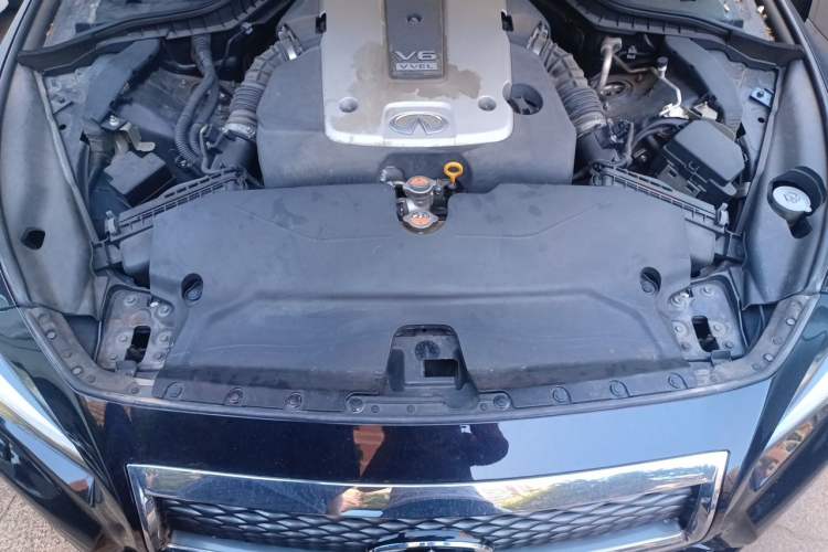 Used Infiniti Q50 2014 3.7L Luxury Sport Edition Engine Bay