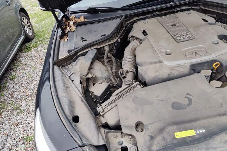 Used Infiniti Q50 2014 3.7L Luxury Edition Engine Bay Right