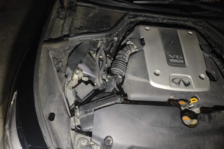 Used Infiniti Q50 2014 3.7L Comfort Edition Engine Bay Right