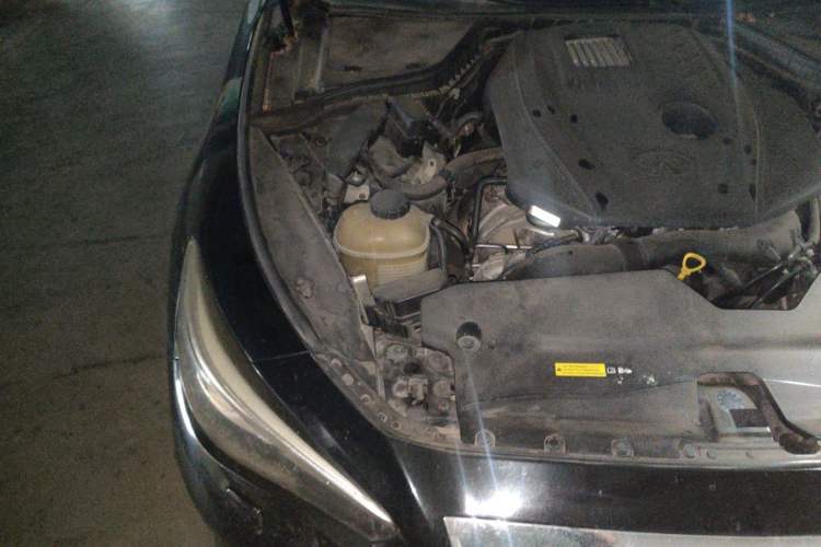 Used Infiniti Q50 2014 2.0T Luxury Edition Engine Bay Right
