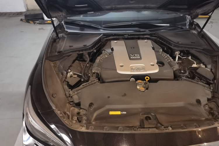 Used Infiniti Q50 2014 3.7L Luxury Sport Edition Engine Bay Right