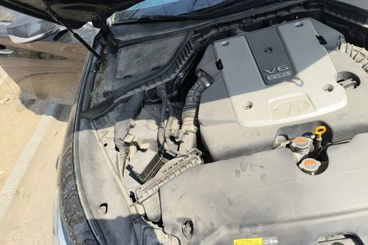 Used Infiniti Q50 2014 3.7L Comfort Edition Engine Bay Right