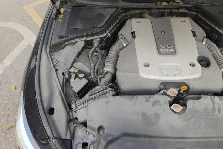 Used Infiniti Q50 2014 3.7L Luxury Sport Edition Engine Bay Right