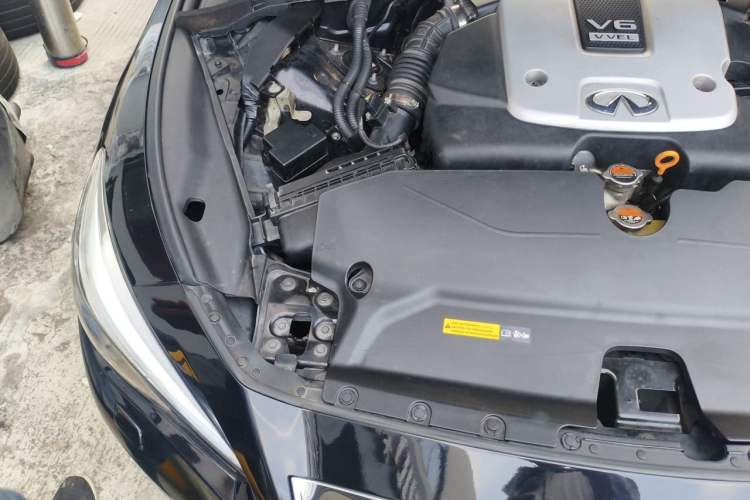 Used Infiniti Q50 2014 3.7L Comfort Edition Engine Bay Right