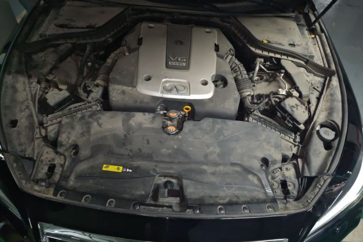 Used Infiniti Q50 2014 3.7L Comfort Edition Engine Bay