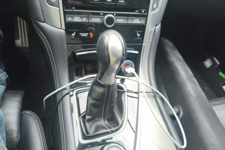 Used Infiniti Q50 2014 3.7L Luxury Sport Edition Gear Lever