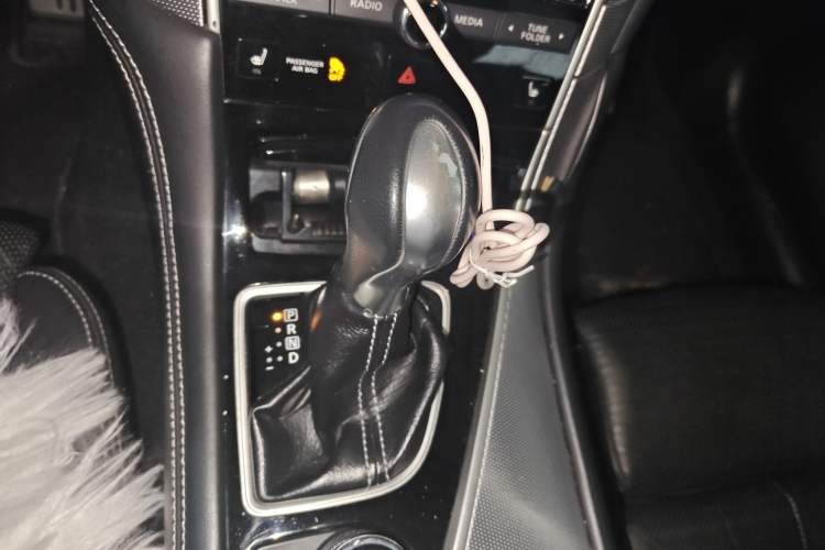 Used Infiniti Q50 2014 2.0T Luxury Sport Edition Gear Lever