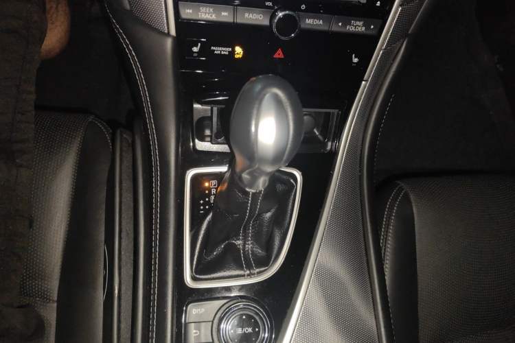 Used Infiniti Q50 2014 3.7L Comfort Edition Gear Lever