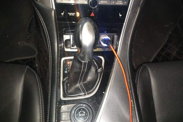 Used Infiniti Q50 2014 2.0T Luxury Edition Gear Lever